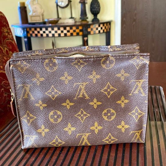 Louis Vuitton Makeup Bag. (7”X5”X2”). - Picture 1 of 4